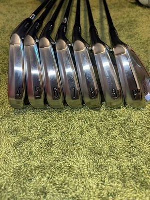 Srixon ZXi7 Iron set 4-pw / Dynamic Gold S200 - Image 1 of 4