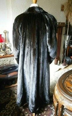 Magnificent vtg 49" long FEMALE mink coat DIRECTIONAL pelts, superb DESIGN MINT! - Image 1 of 4
