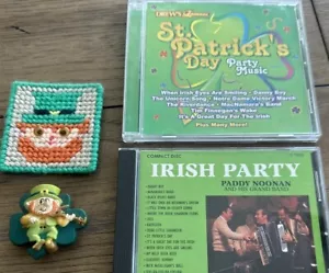 Lot 2 St Patrick's Day Music CD Irish Pub Bar Party + 2 Vtg Refrigerator Magnets - Picture 1 of 21