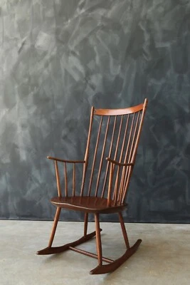 Antigua mecedora de madera con respaldo de husillo del siglo XIX para damas Foto 1 de 4