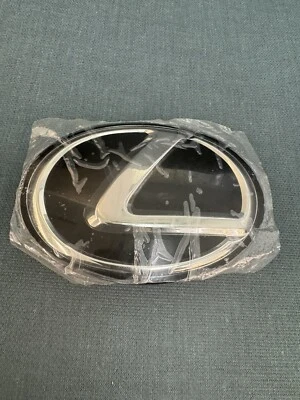 Lexus ES350 53141-33180/33170 2019,2020,2021-2023 Front Grille Emblem Logo Radar - image 1 of 4