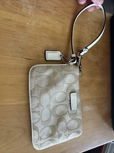 Coach Beige Canvas Wristlet Signature C Logo 6” X 4” Wallet Pre Owned - Picture 1 of 6