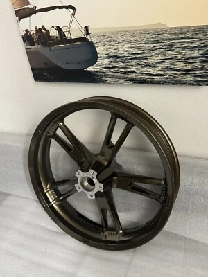 Harley FRONT Tri 滑翔 FREEWHEELER GLOSS 青铜 原始设备制造商 高清 2014-24 轮 OUTRIGHT — 第 1/4 张图片