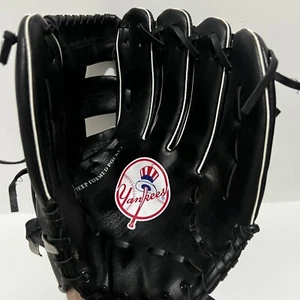 MBNA America New York Yankees Black Baseball Glove - Yankee Stadium - Picture 1 of 3