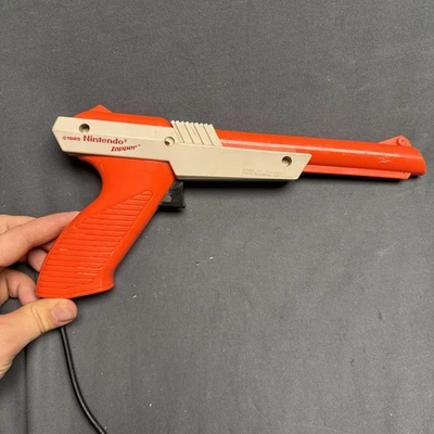 Original 1985 Nintendo NES Zapper Duck Hunt Gun Authentic NES OEM  (LOOK) - Image 1 of 4