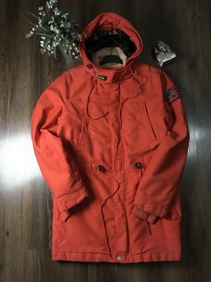 Parka True Religion forrada Sherpa, camuflada capucha Swag  Foto 1 de 4