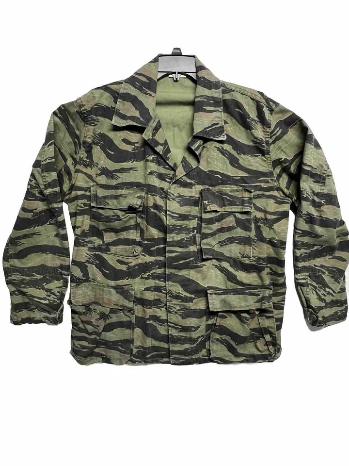 Uniforme militar vintage a rayas de tigre Top grande regular Apparel Corporation Foto 1 de 4