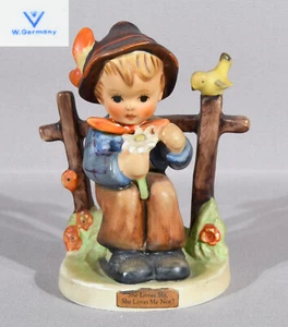 Hummel She Loves Me She Loves Me Not #174 TMK 3 No Crazing 4 1/4" de alto - Imagen 1 de 10