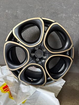 4 CERCHI IN LEGA ALFA ROMEO STELVIO RAGGIO 20' ORIGINALI ET37 8JX20H2 - Immagine 1 di 4