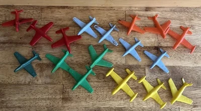 LOTE DE AVIONES DE PLÁSTICO VINTAGE DE LOS ESTADOS UNIDOS AVIÓN COMBATE BOMBARDERO MINI MPC JUGUETE MILITAR Foto 1 de 4