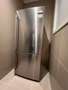 Samsung SRL450ELS 450L Bottom Mount Fridge – Excellent Condition, Pickup SE Melb - Picture 1 of 4