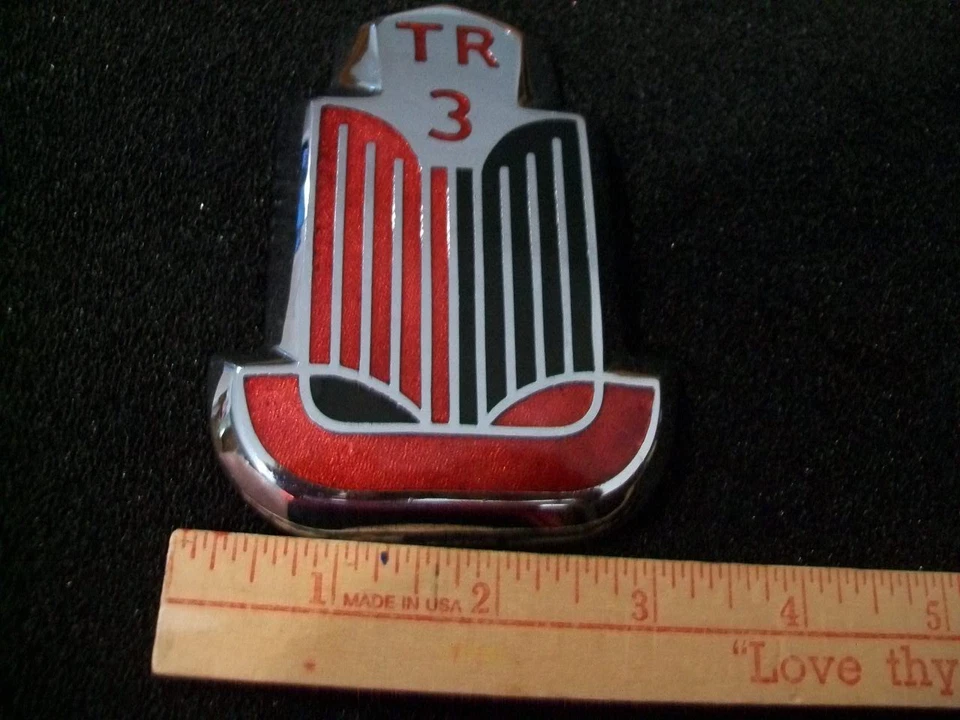 EMBLEMA EMBLEMA GRADE RADIADOR TRIUMPH TR3 - Imagem 1 de 4