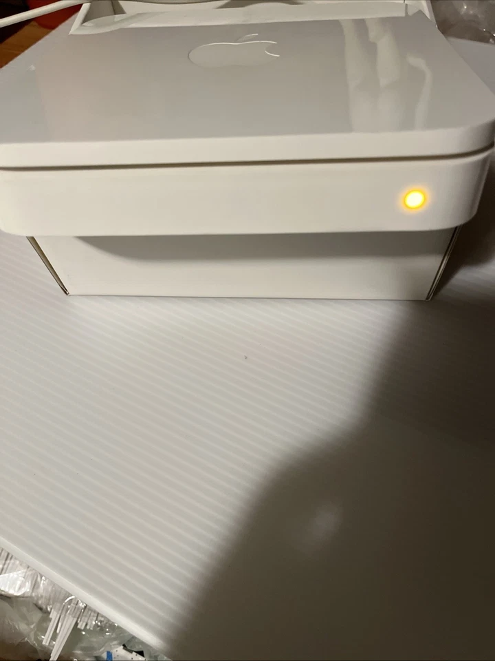 Apple Airport Extreme Base Station Router, A1408, Powers On, Not Fully Tested - Image 1 of 4