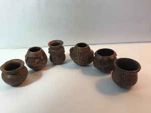 Lot of 6 Miniature Clay Pots Vintage Etched Relief Signed - Picture 1 of 8