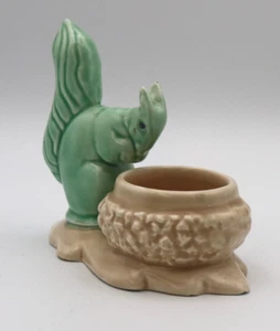 Vintage Sylvac Pottery Squirrel and Acorn Pot No 1494 - Picture 1 of 10