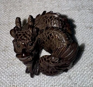 Antico Netsuke Giapponese FIRMATO Meiji Drago Feroce Orientale Legno Intagliato - Foto 1 di 9