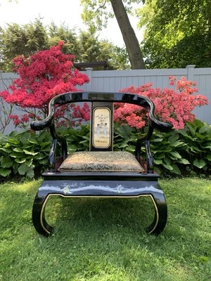 Silla asiática vintage pintada a mano lacada negra Foto 1 de 4