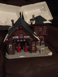 Lemax Village BIG PINES GAS STATION New in Box AS IS - Picture 1 of 12
