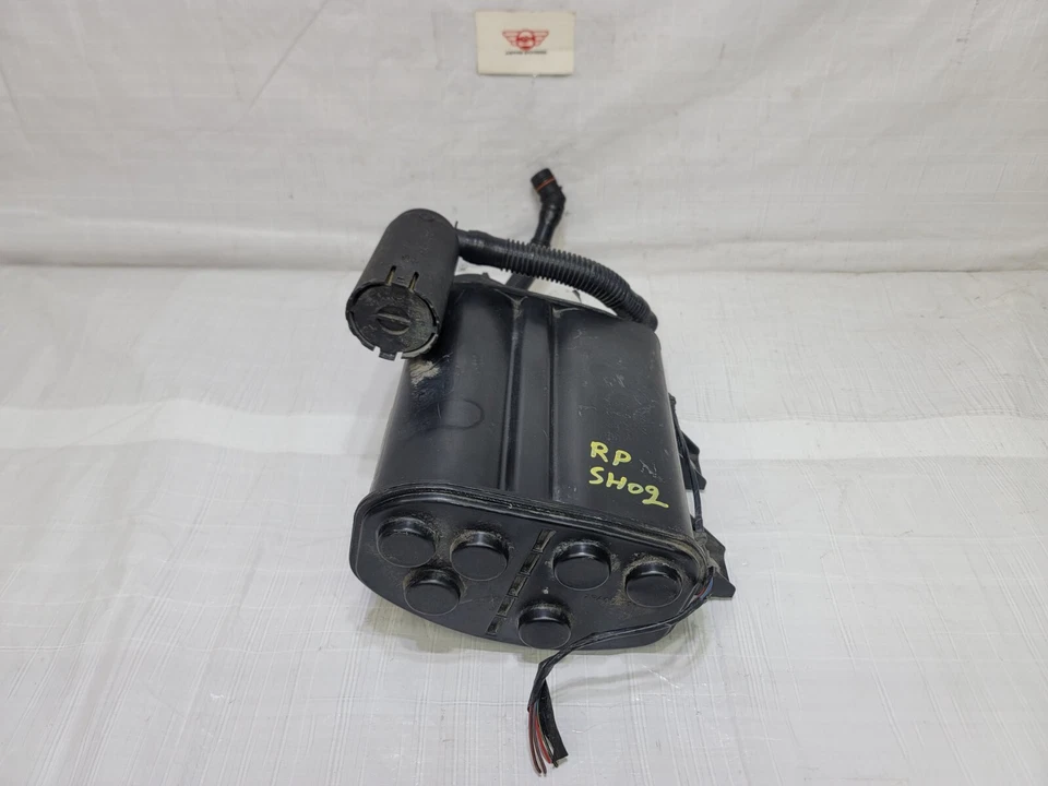 Контейнер паровой для топливного испарителя 2004-2010 BMW X3 E83 3,0 л от оригинального производителя 6758607 - Изображение 1 из 4