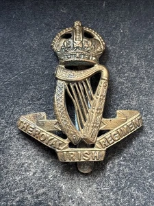 Royal Irish Regiment, Original British Army Cap Badge WW1. - Picture 1 of 5