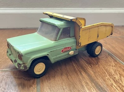 复古 Tonka 经典黄绿色自卸车(Mounds Minn) — 第 1/4 张图片