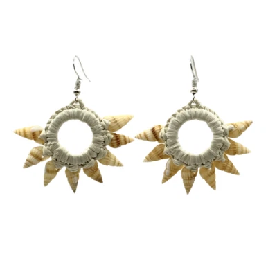 Pendientes Seashell Natural Blanco y Beige Envueltos Colgantes Abanico Playa Declaración Foto 1 de 4