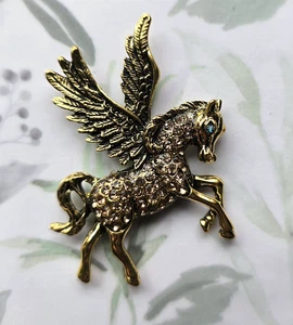 MAGNETIC Brooch, Golden PEGASUS crystal set in gold-tone. Derby pin. Mens brooch - Picture 1 of 4