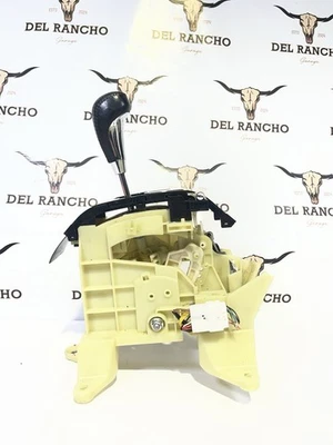 2011-2013 Kia Sorento Automatic Transmission Shifter OEM Used  - Image 1 of 4