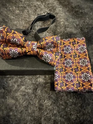 Pajarita ajustable para hombre y cuadrado de bolsillo naranja, púrpura y negro Foto 1 de 4