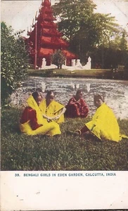 Calcutta / Kolkata, INDIA - Bengali Girls in Eden Garden - Picture 1 of 2