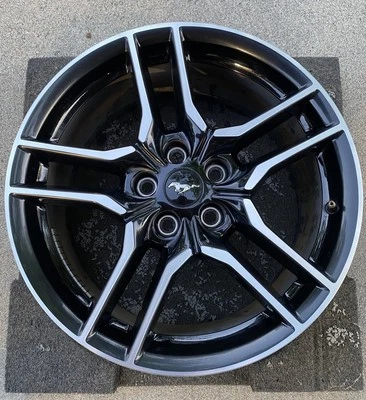 Llanta de fábrica de 18" Ford Mustang 2018 2019 2020 2021 2022 2023 JR3C1007BA OEM Foto 1 de 4
