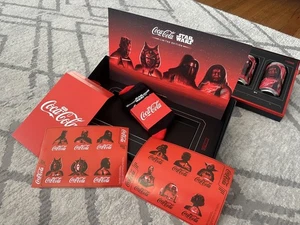 STAR WARS / COCA-COLA Edizione Limitata Esclusiva Confezione Regalo Redenzione 2025 RARA - Foto 1 di 10