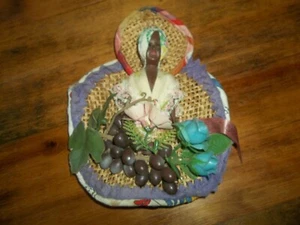 ISLAND SOUVENIR - GIRL IN WICKER - Picture 1 of 2