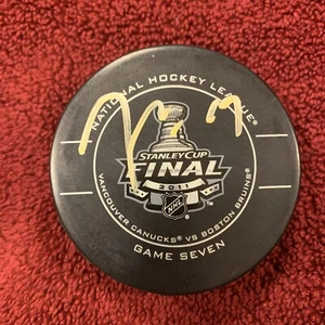 TYLER SEGUIN Signed 2011 NHL Stanley Cup Final GAME 7 PUCK -COA Autograph Bruins - Picture 1 of 2