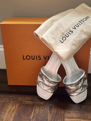 Sandálias Louis Vuitton Revive novas em folha na cor metálica tamanho 36  - Imagem 1 de 4