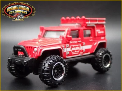 Jeep Wrangler Superlift Quattro 4 Porta Segnalazione 1:64 Diorama Scala Diecast - Immagine 1 di 4