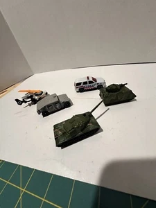 Hot Wheels Druckguss Spielzeugautos Konvolut 5 drei Militär - Bild 1 von 16