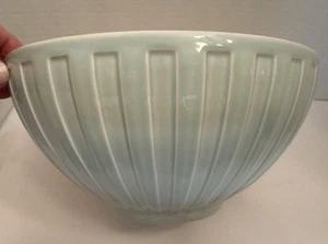 WEDGWOOD ENGLAND Weekday Weekend Green 9.25" Fluted Mixing Serving Bowl EUC - Picture 1 of 6