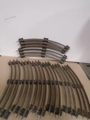 8 SECTIONS LIONEL O GAUGE 031 CURVE TRACK 31" DIAMETER GOOD USABLE CONDITION - Image 1 of 3
