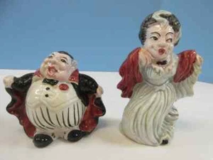 Fitz&floyd 1992 Salt & Pepper Ceramic Halloween Shakers Morticia and Gomez Dracu - Picture 1 of 15