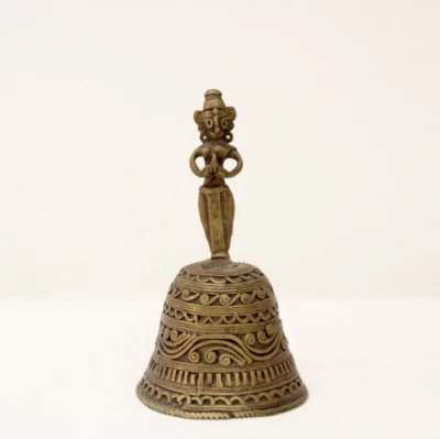 Campana de ritual antigua de colección campana de pooja de mano decoración artística Dhokra vintage Foto 1 de 4