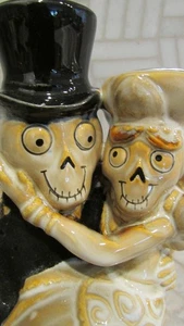 2011 Yankee Candle Holder Boney Bunch Wedding Groom Carrying Bride #1226825 - Picture 1 of 4