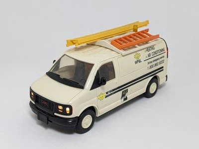 Banco de moedas DG Productions GMC 2500 Savana Wisconsin P&L utilitário iluminado van - Imagem 1 de 4