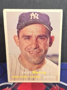 1957 Topps Yogi Berra #2 Salón de la fama Yankees - Imagen 1 de 2
