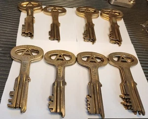 Folger Adam Vintage Key Large - Picture 1 of 1