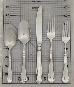 Mikasa French Countryside Service for 4 plus extras 30 Ct Gloss Heavy Hostess - Picture 1 of 5