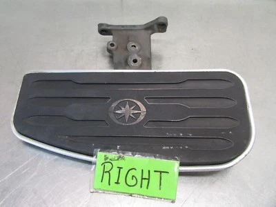 157 G YAMAHA VSTAR XVZ 1300 A ROYAL STAR 1999 OEM  FRONT RIGHT FOOT PEG Foto 1 de 4