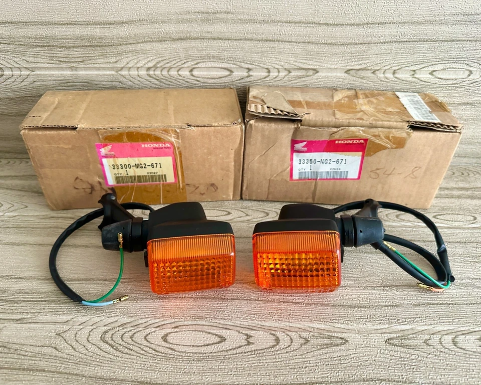 PAR INDICADOR INTERMITENTE DELANTERO HONDA XL600R 33350-MG-2671 & 33300-MG2-671 Foto 1 de 4