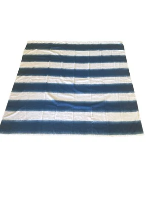 Cortina de ducha Mainstays azul y blanco a rayas tela tinte poliéster estándar Foto 1 de 3