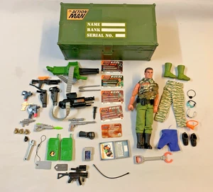 Kit de municiones Action Man de colección caja de almacenamiento con accesorios + figura Hasbro - Imagen 1 de 17